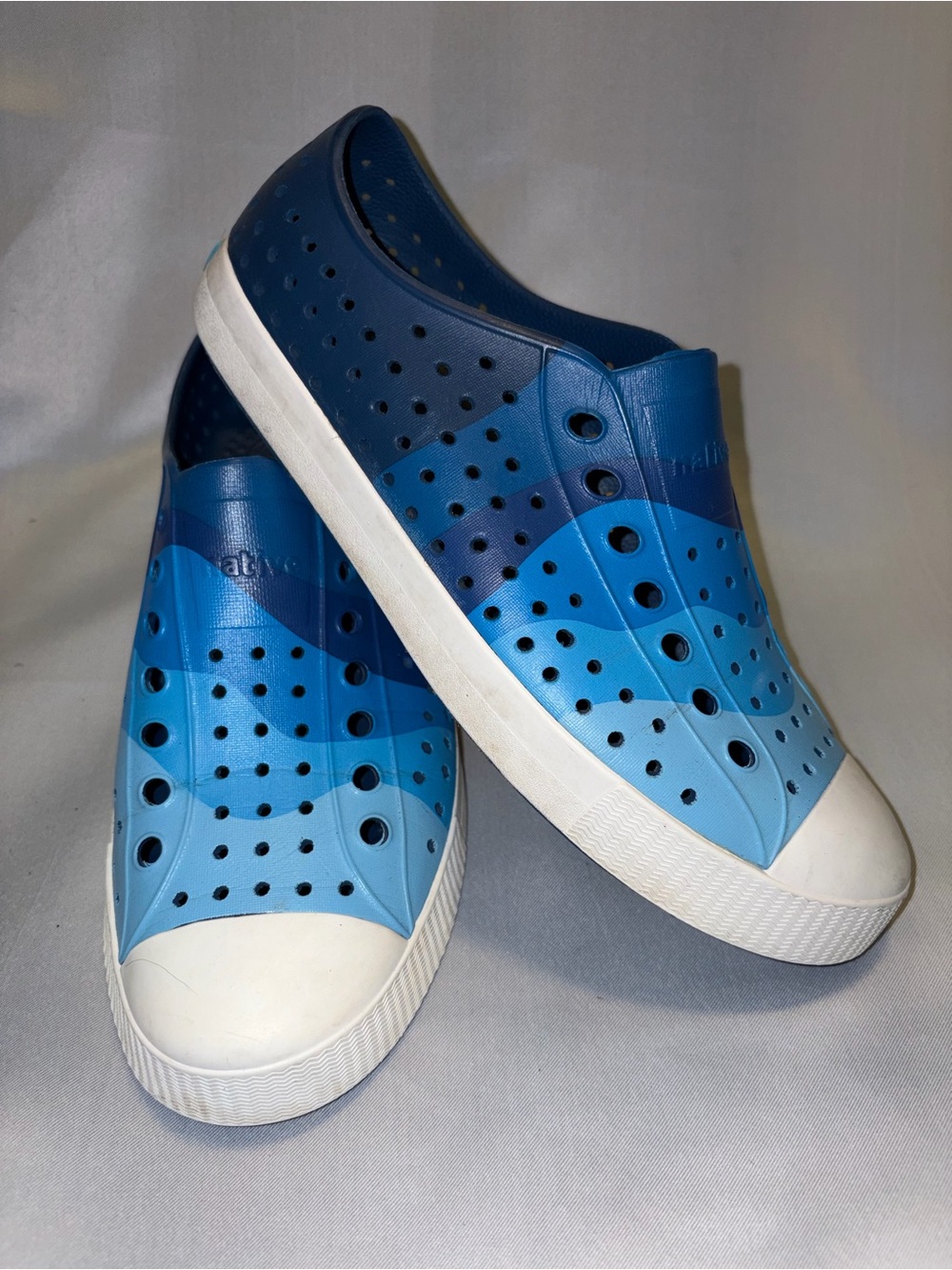 Native Unisex Slip-On Sneakers in Gradient Blue women 9/men7